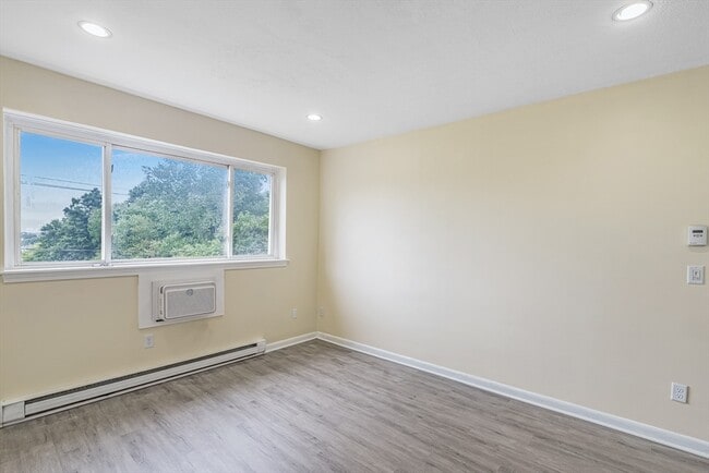 Building Photo - 256 Parker Hill Ave