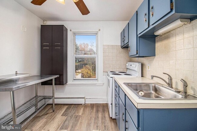 Building Photo - 330 W 3rd Ave