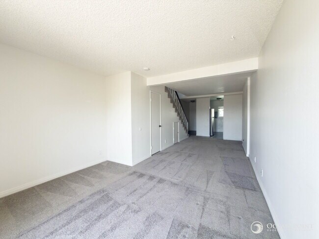 Foto del edificio - Charming 2 Bedroom Anacapa Condo just steps from the beach in Port Hueneme!
