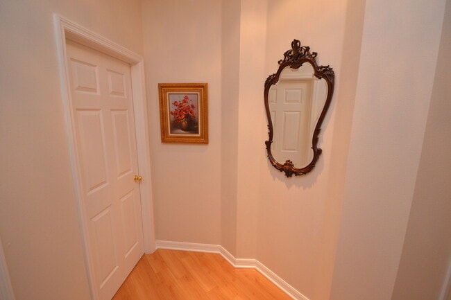 Building Photo - Gorgeous 3/2.5 Townhome w/ 2-Car Garage ~ ...