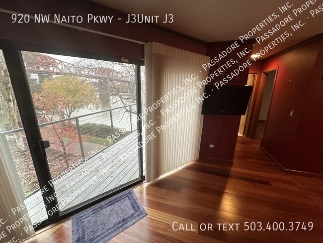 Photo - 920 NW Naito Pkwy Townhome