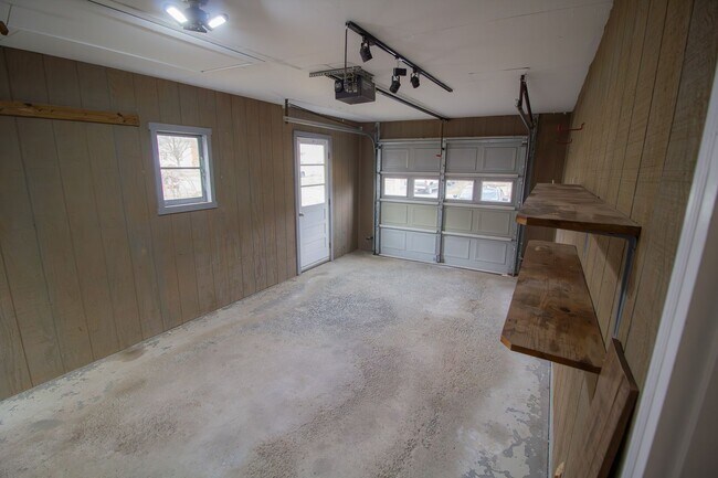 Building Photo - South Colonie School District 992 SF