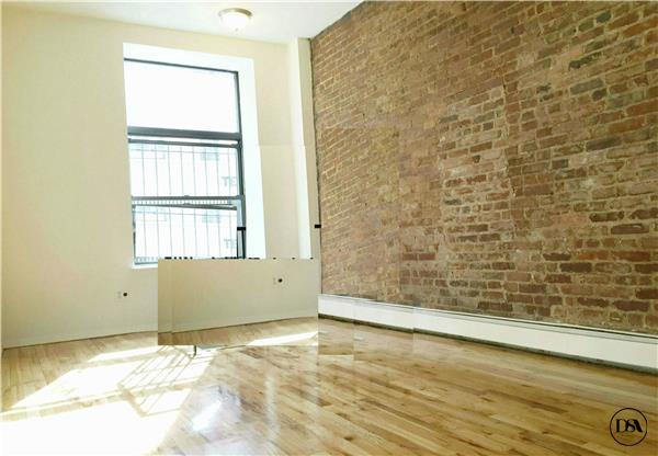 Building Photo - 305 E 94th St