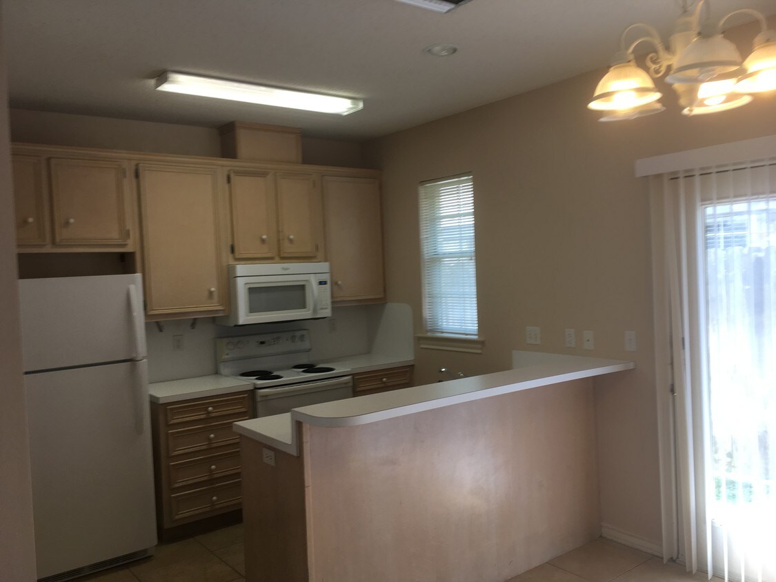 Building Photo - 713 Nightingale Ave