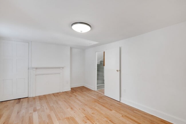 Building Photo - Newly Renovated Home Northern Liberties