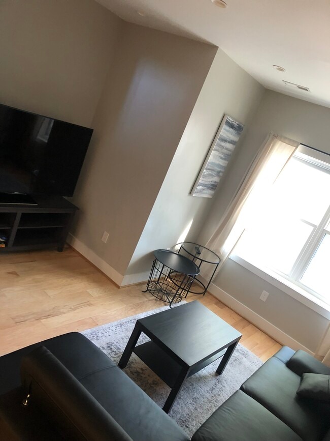 Living room - 614 I St NE