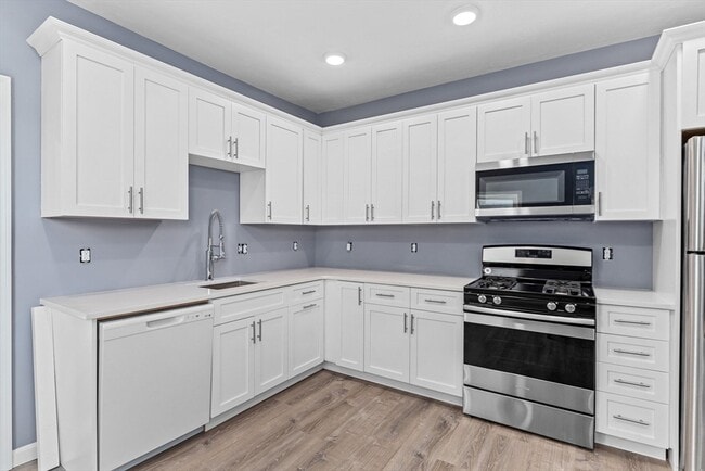 Building Photo - 165 Lexington St