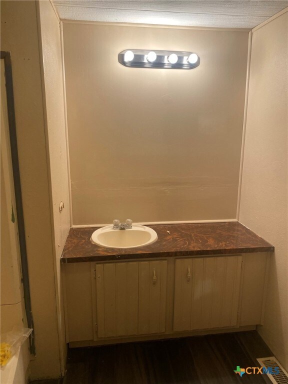 Foto del edificio - 5576 Helm Ln