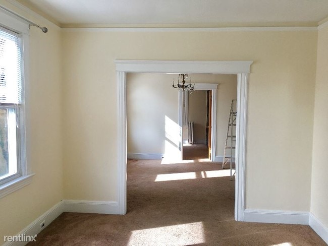 Building Photo - 734 Undercliff Ave