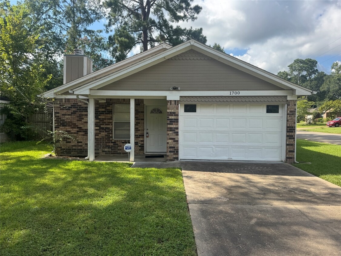 Primary Photo - 1700 Tyler Ln