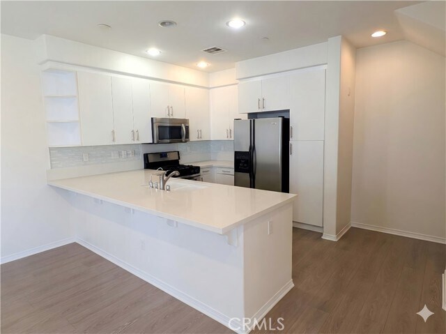 Foto del edificio - 17553 Water Garden Ct