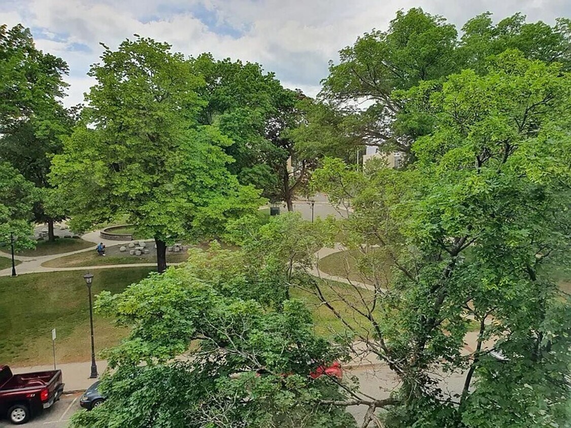 Building Photo - 32 - 364-368 Maple Street