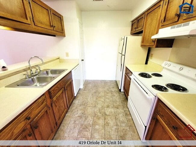 Building Photo - 419 Oriole Dr