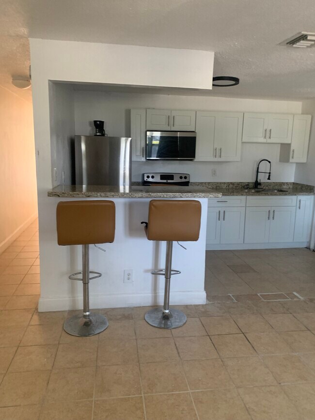 Foto del edificio - 3000 NW 11th St