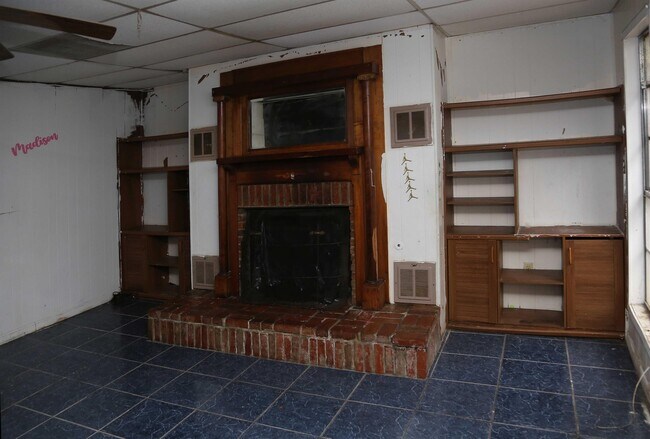 Building Photo - 1168 Burns St