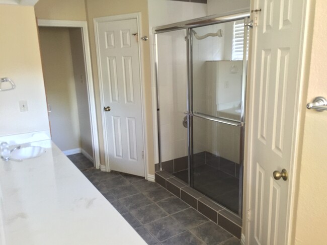 Foto del edificio - 9012 Frostwood Trail