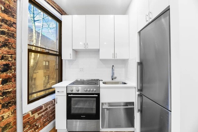 Building Photo - 443 E 88th St