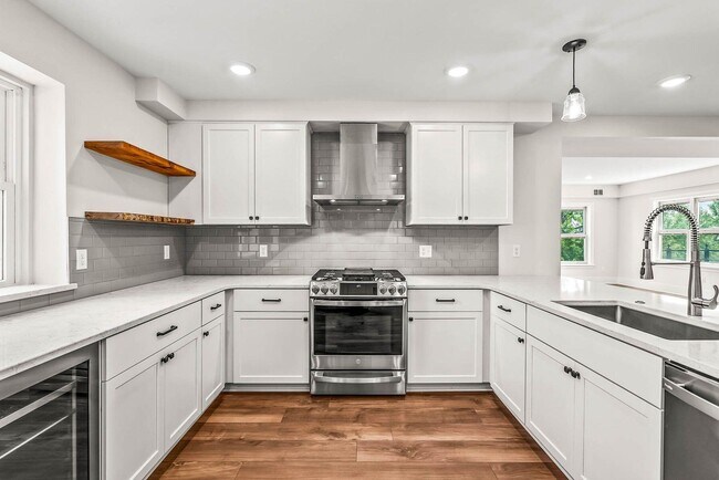 Foto del edificio - 1042 E Juneau Ave