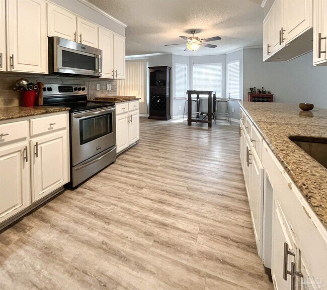 Building Photo - 6843 Lake Charlene Dr