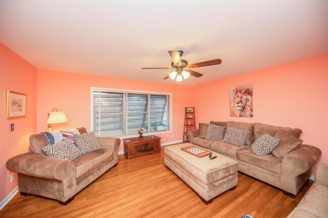 Foto del edificio - 420 E Bayshore Dr