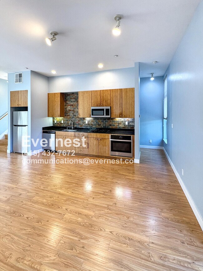 Building Photo - Beautiful 2 bed 2 bath in Oakland!