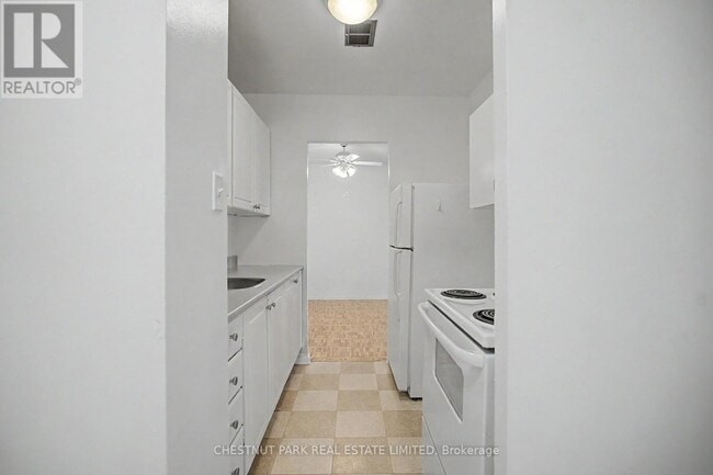 Building Photo - 888 Glen St