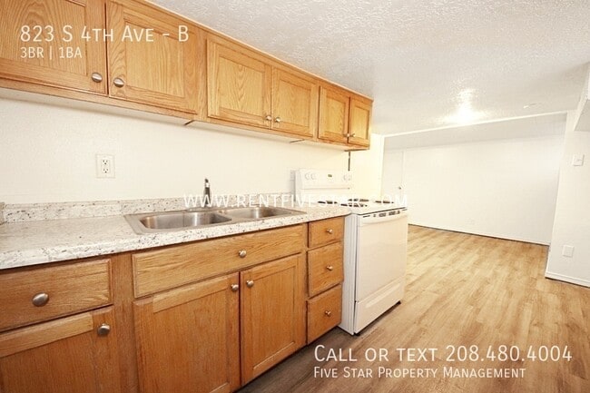 Building Photo - 823 S 4th Ave