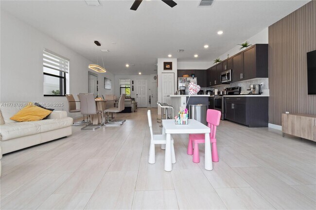 Foto del edificio - 3431 W 109th Pl