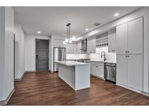 Building Photo - 640 Wisconsin Ave N