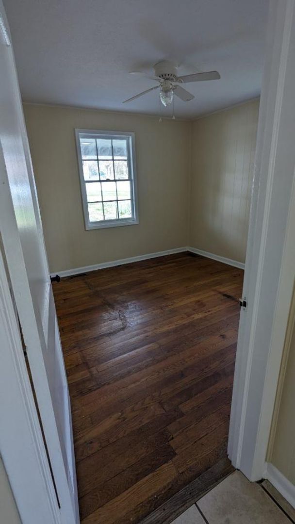 Building Photo - 3 Bedroom / 1.5 Bath Brick Home  Kingsport...