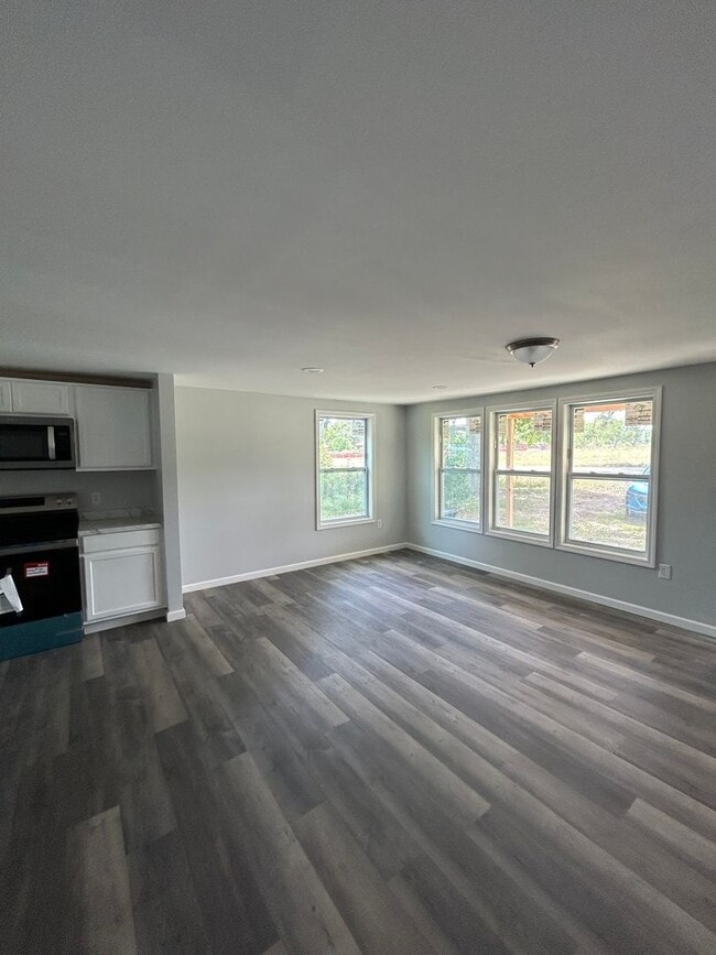 Building Photo - 3 Bed 2 Bath home