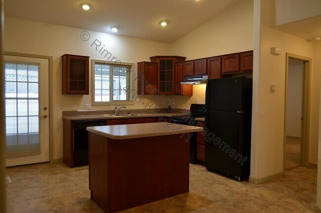 Building Photo - 3 Bedroom House in a quiet community