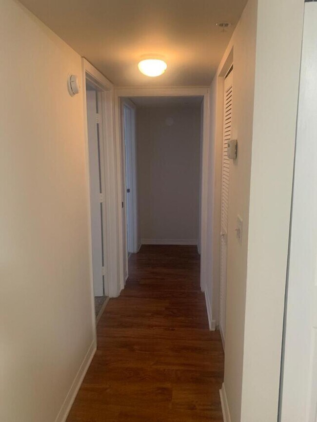 Building Photo - Spacious 3bed/2bath