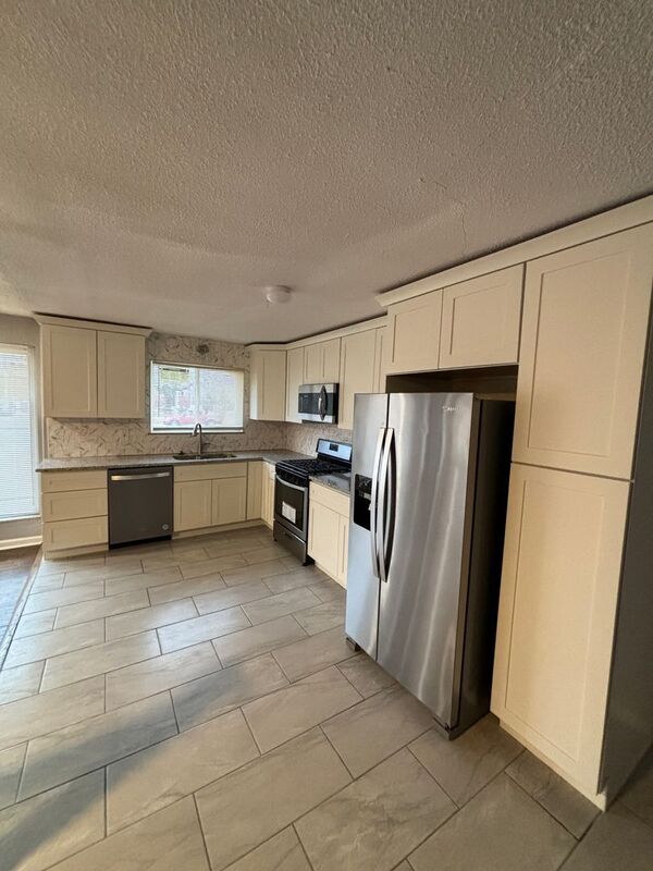 Building Photo - 6064 W Cabanne Pl