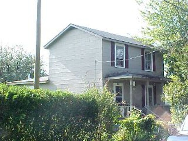 Foto del edificio - 2 Story Home with Off Street Parking