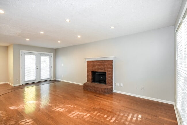 Building Photo - 655 Simon Ive Dr