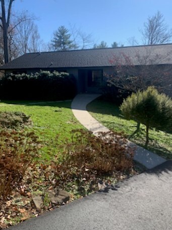 Primary Photo - 320 Pine Ridge Rd