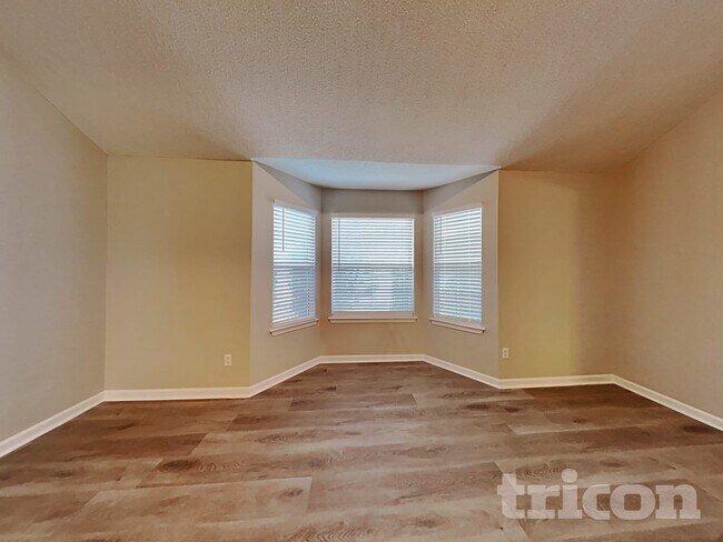 Foto del edificio - 6746 Pole Creek Dr