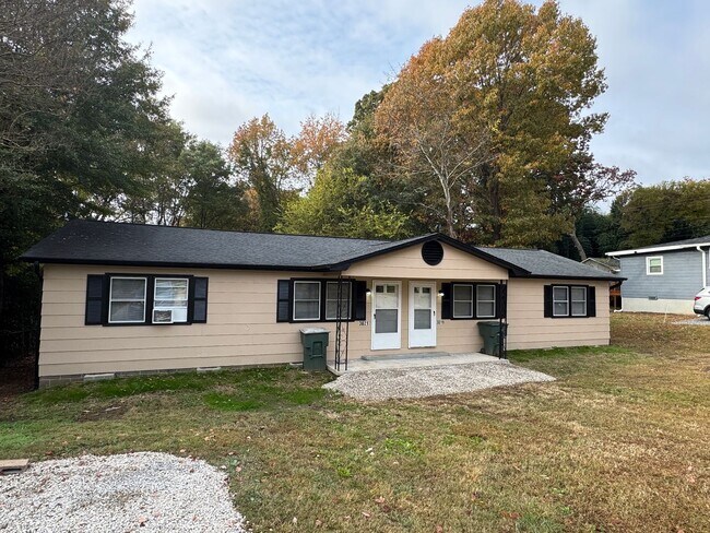 Foto del edificio - Available to Show