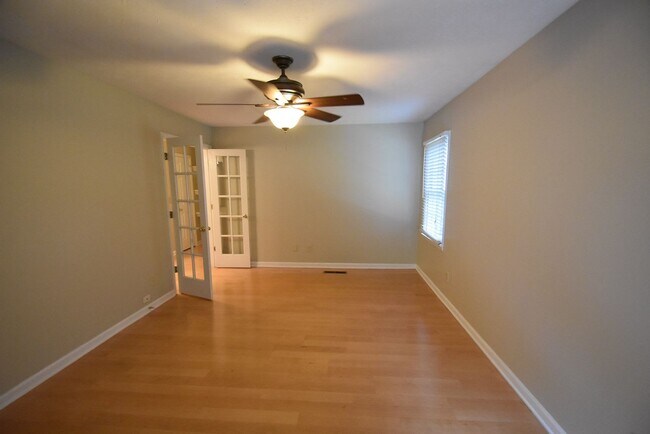 Building Photo - 1409 Christiana Dr