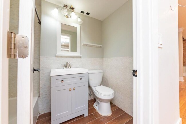 Building Photo - 1 bedroom in Chicago IL 60613