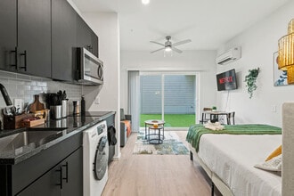 Building Photo - 596 W 9th St