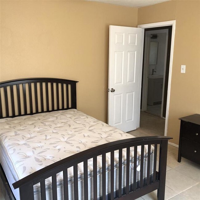 Building Photo - 8205 Arrowhead Ln