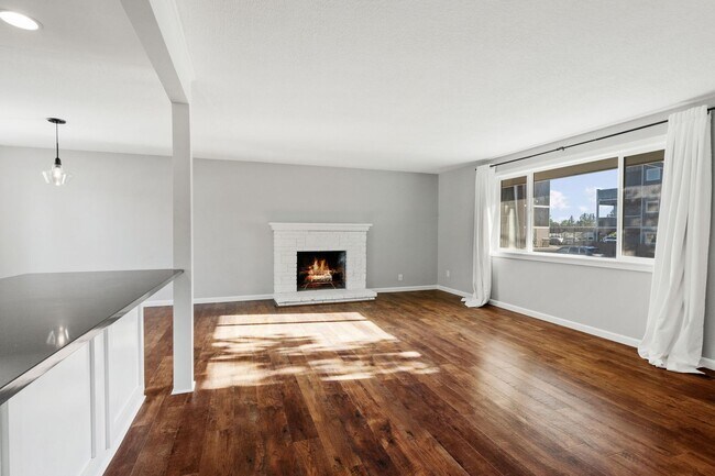 Foto del edificio - Gorgeous Four Bed-Two Bath Home