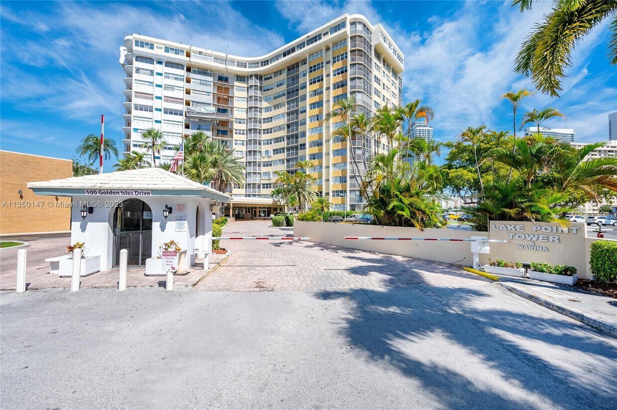 100 Golden Isles Dr Unit 104, Hallandale Beach, FL 33009 Condo for