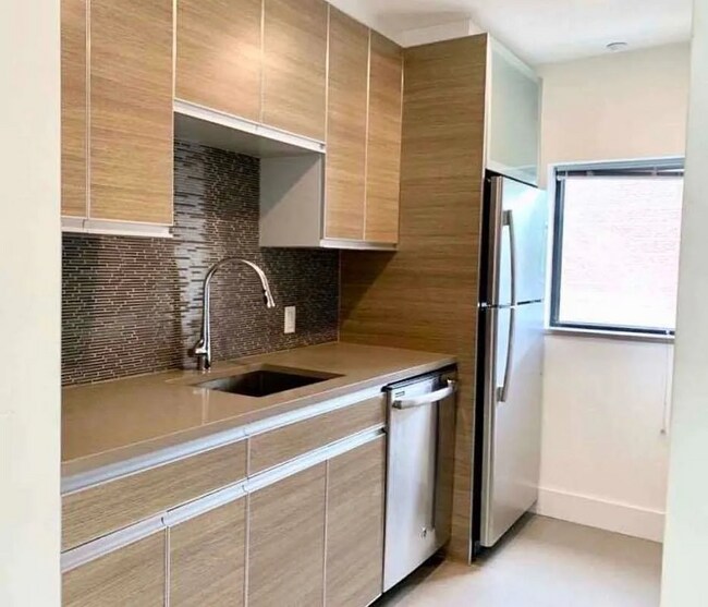 Foto del edificio - 99-39-9966 66th Ave