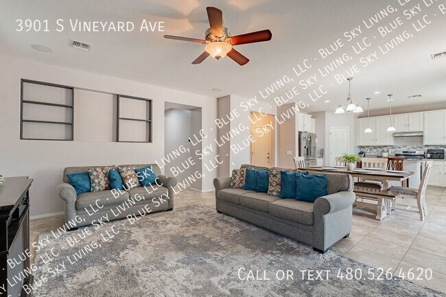 Building Photo - 3901 S Vineyard Ave