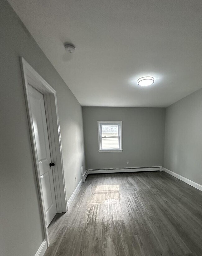 Foto del edificio - 120 Raritan Ave
