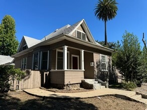 Building Photo - 500-500 N Oakland Ave