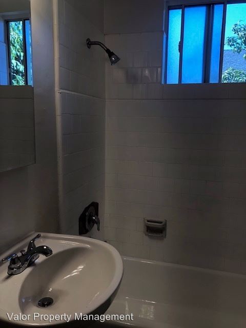 Foto principal - 2135 F Ave.